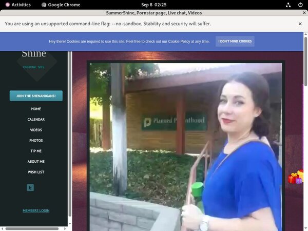 Livelaughcum.modelcentro.com Web Site